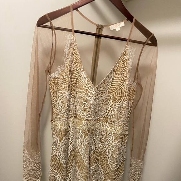 Beautiful lace dress - Picture 1 of 1